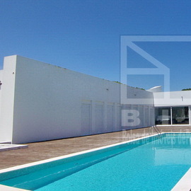 Pinhal Velho em Vilamoura Moradia de arquitetura moderna e com muita luminosidade