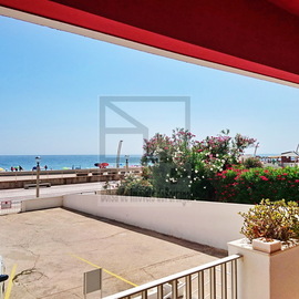 Frente mar com acesso � praia e ao cal�adao de Quarteira