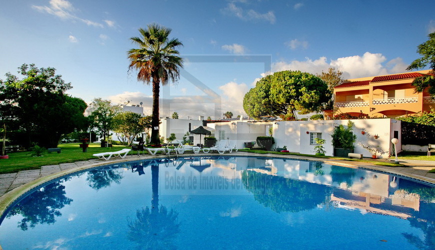 condominio piscina jardim